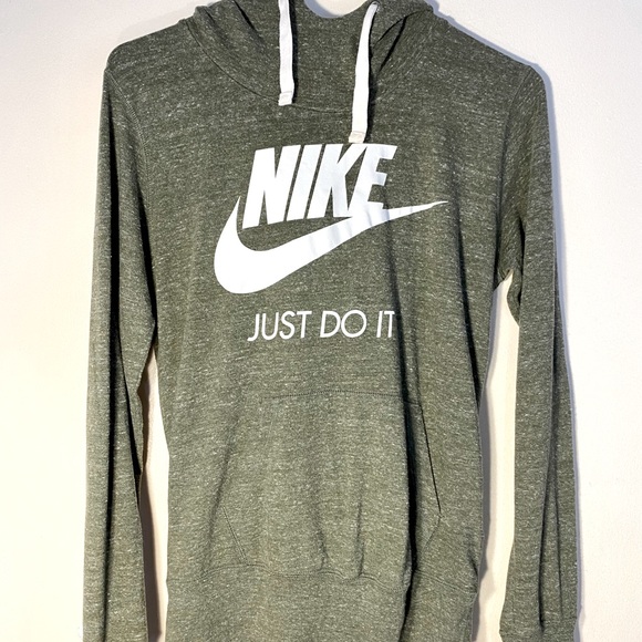 olive green nike outfit